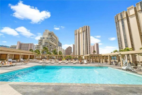 Ala Moana Studio 804 Deluxe Mountain View Suite